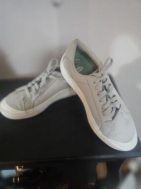 Dr. Scholl's Women's Light Gray Low-Top Sneakers
